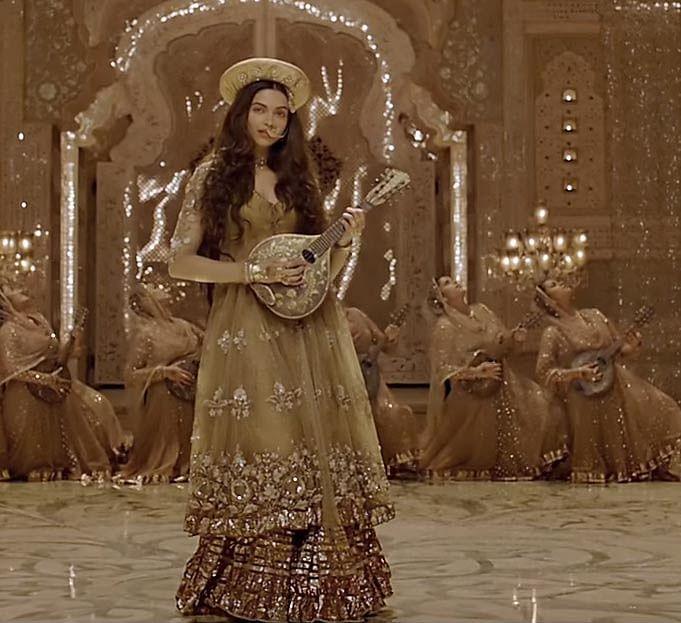 golden mastani dress Iconic Golden Deewani Mastani Look