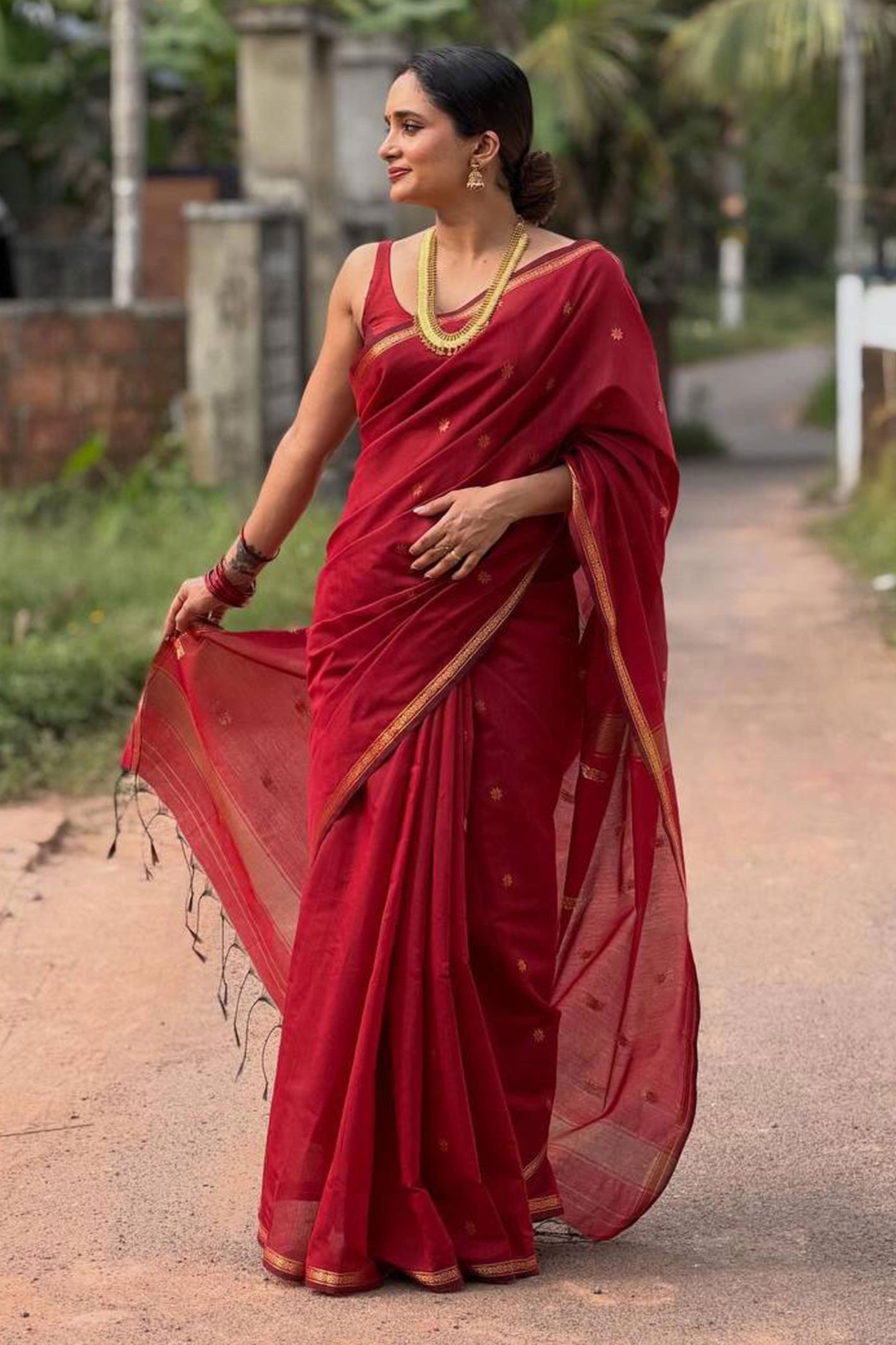 Maroon Classic Linen Cotton Saree Enhanced with Fine Zari Butti Weaving Detailing