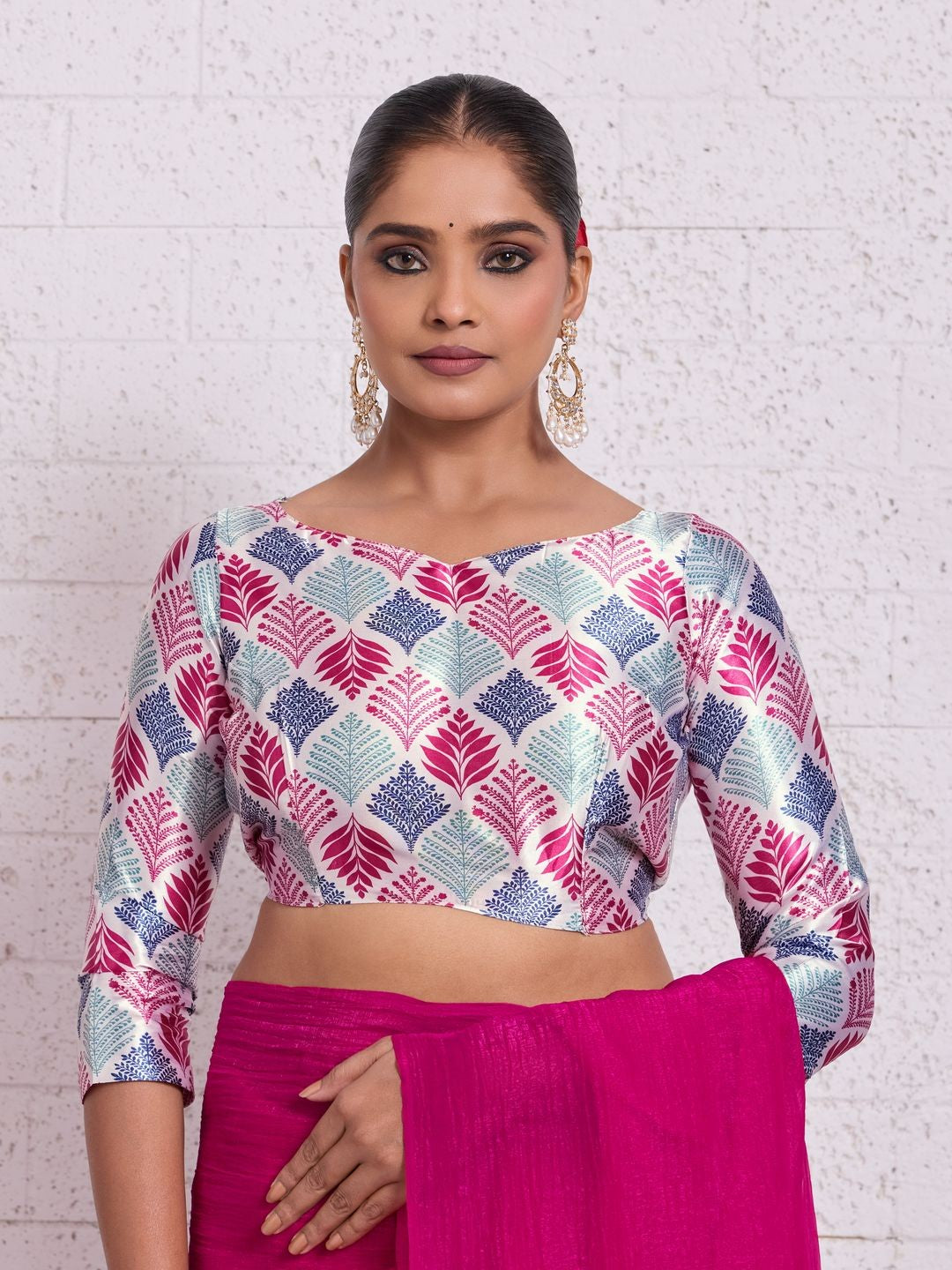 Graceful Pink Solid Pure Crunchy Saree Accented With Fine Tassel Pallu - Image 6