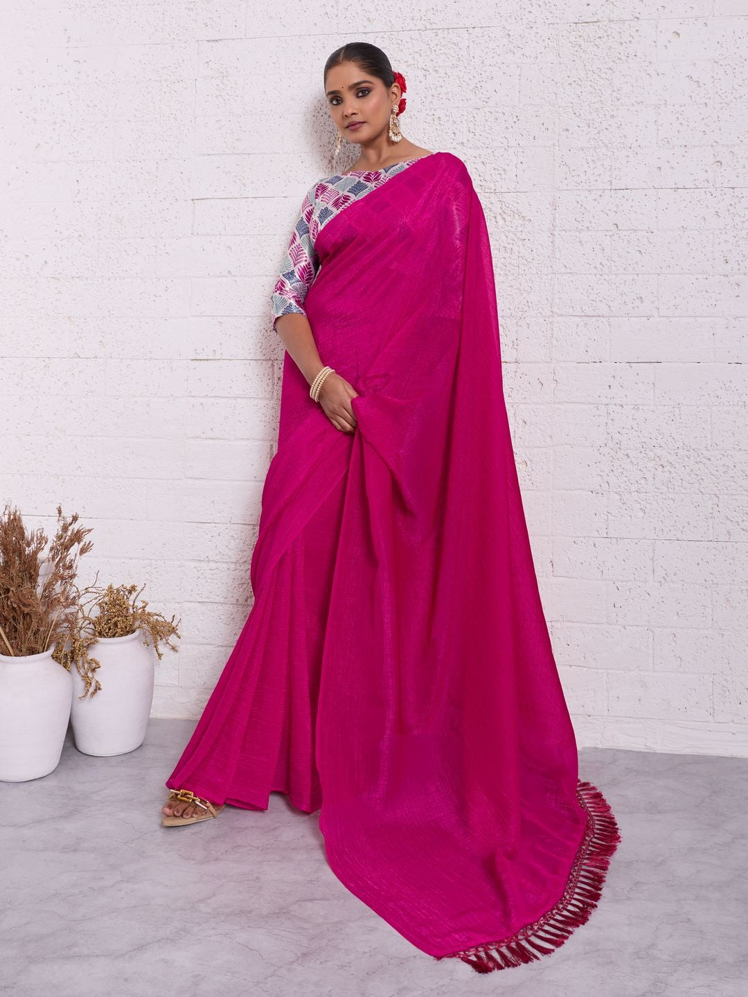 Graceful Pink Solid Pure Crunchy Saree Accented With Fine Tassel Pallu - Image 3