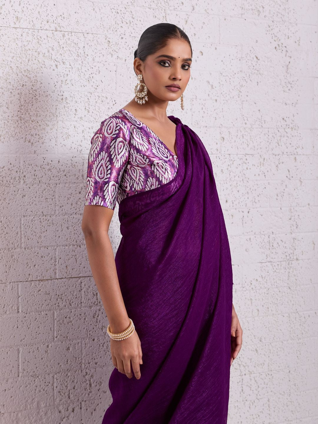 Graceful Wine Solid Pure Crunchy Saree Accented With Fine Tassel Pallu - Image 6