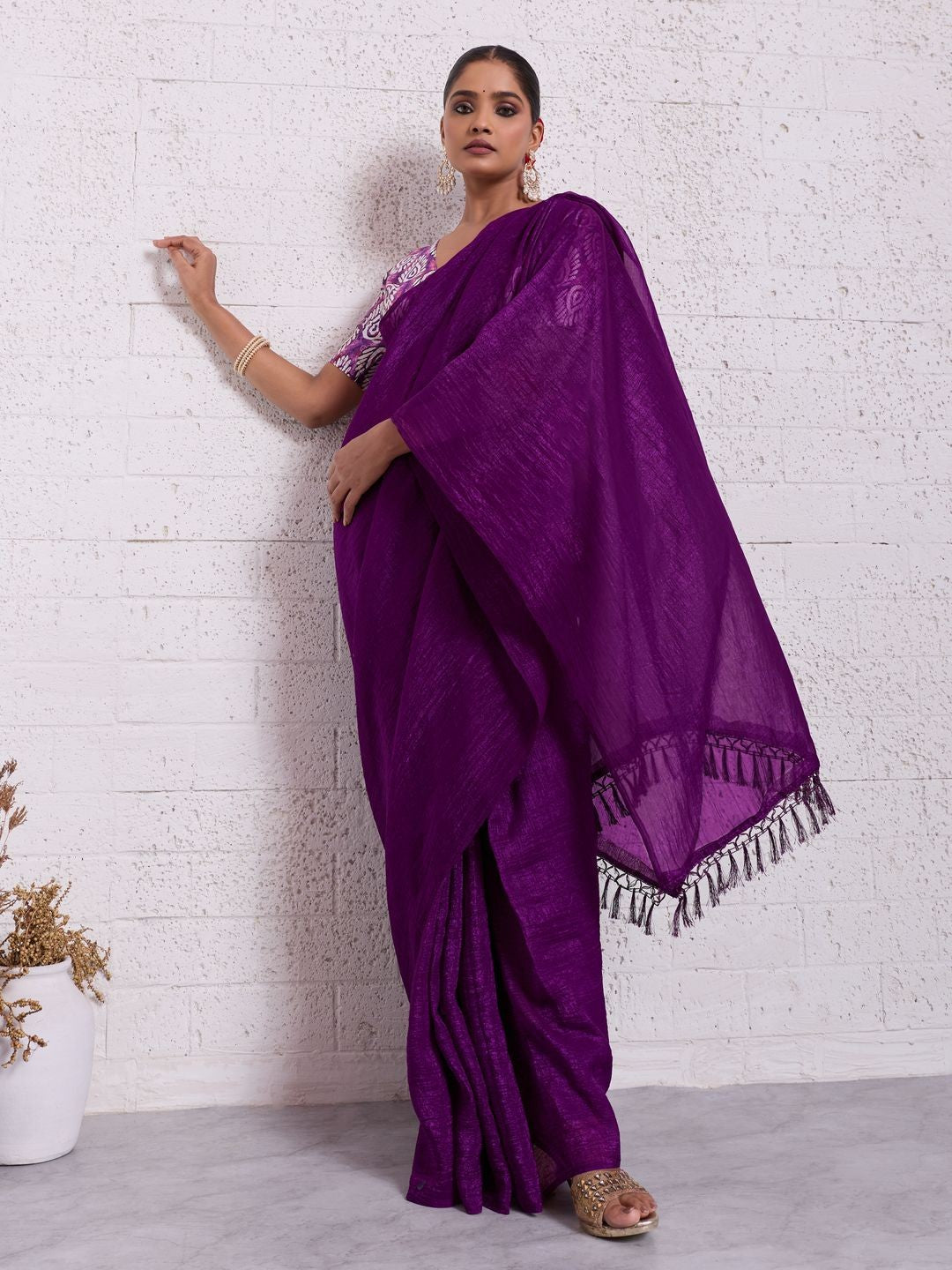 Graceful Wine Solid Pure Crunchy Saree Accented With Fine Tassel Pallu - Image 5