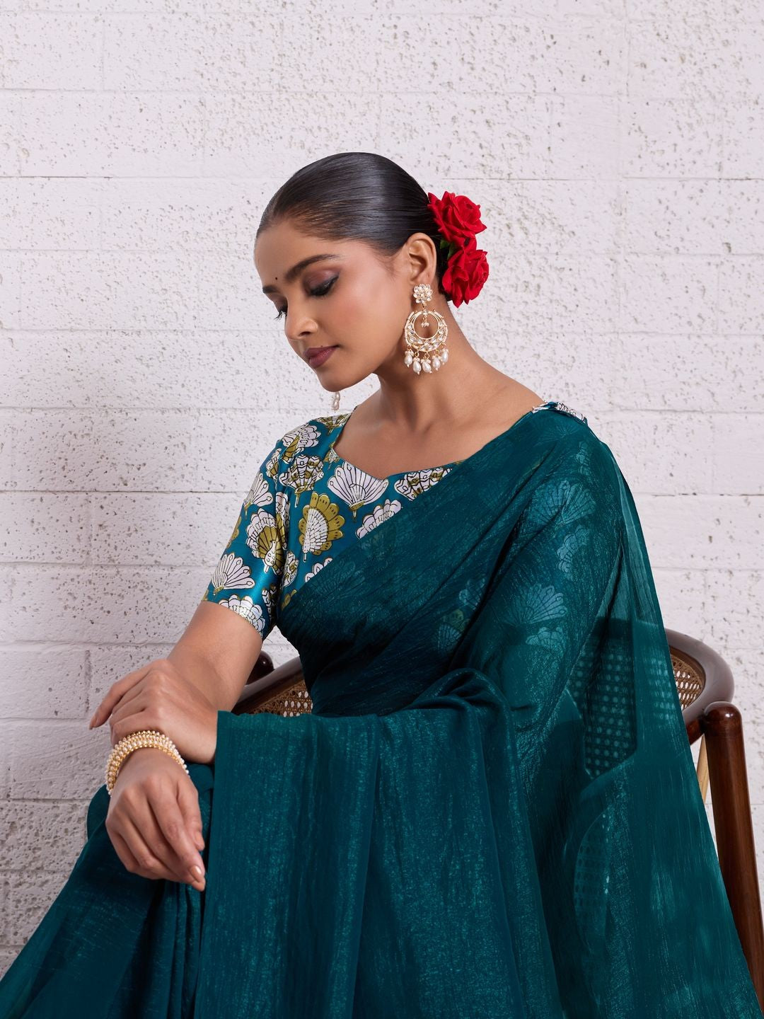 Graceful Teal Solid Pure Crunchy Saree Accented With Fine Tassel Pallu - Image 5