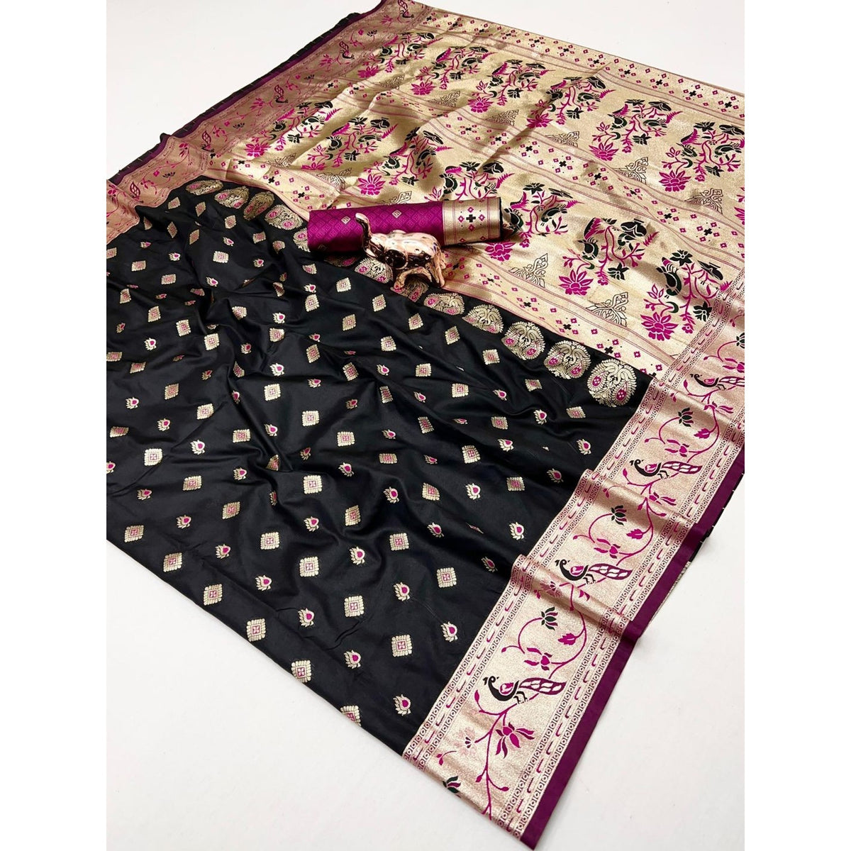 Black Designer Banarasi Silk Saree with Intricate Zari Weaving and Silk Texture - Image 2