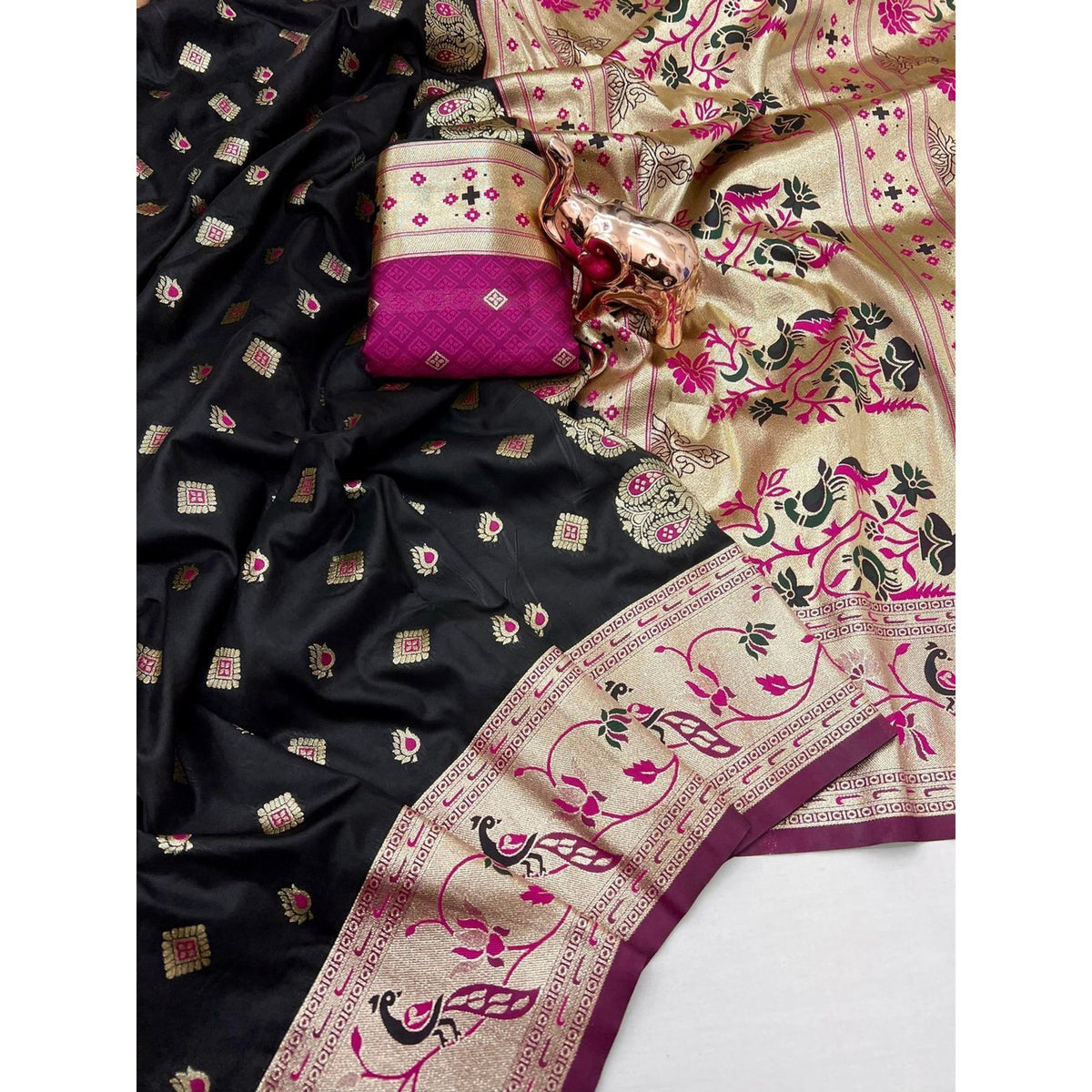 Black Designer Banarasi Silk Saree with Intricate Zari Weaving and Silk Texture - Image 5