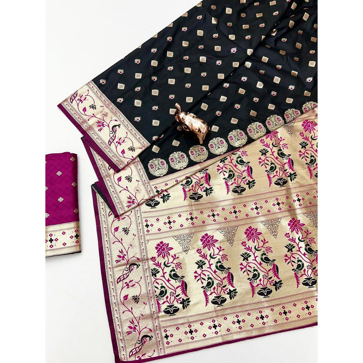 Black Designer Banarasi Silk Saree with Intricate Zari Weaving and Silk Texture - Image 4