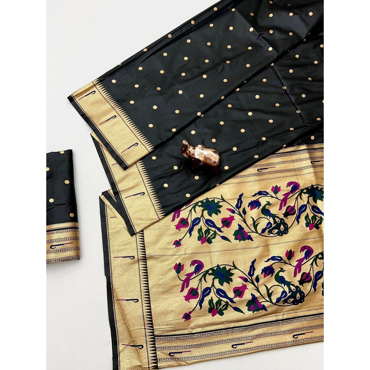 Black Banarasi Silk Saree with Authentic Zari Weaving for Festive Occasions - Image 4