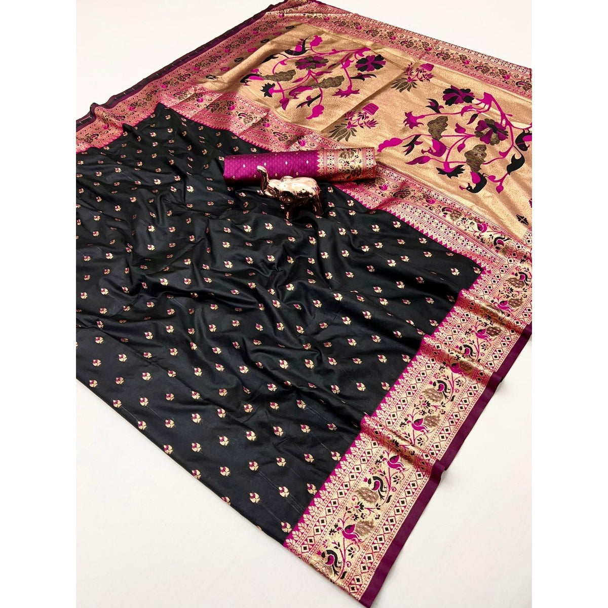 Black Traditional Banarasi Silk Saree with Rich Zari Weaving and Timeless Elegance - Image 5