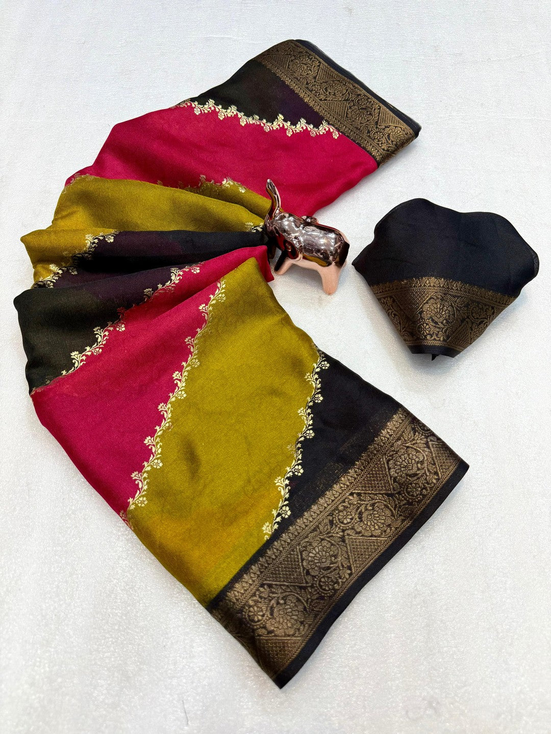 Elegant Multicolor Georgette Saree Featuring a Woven Zari Border - Image 4