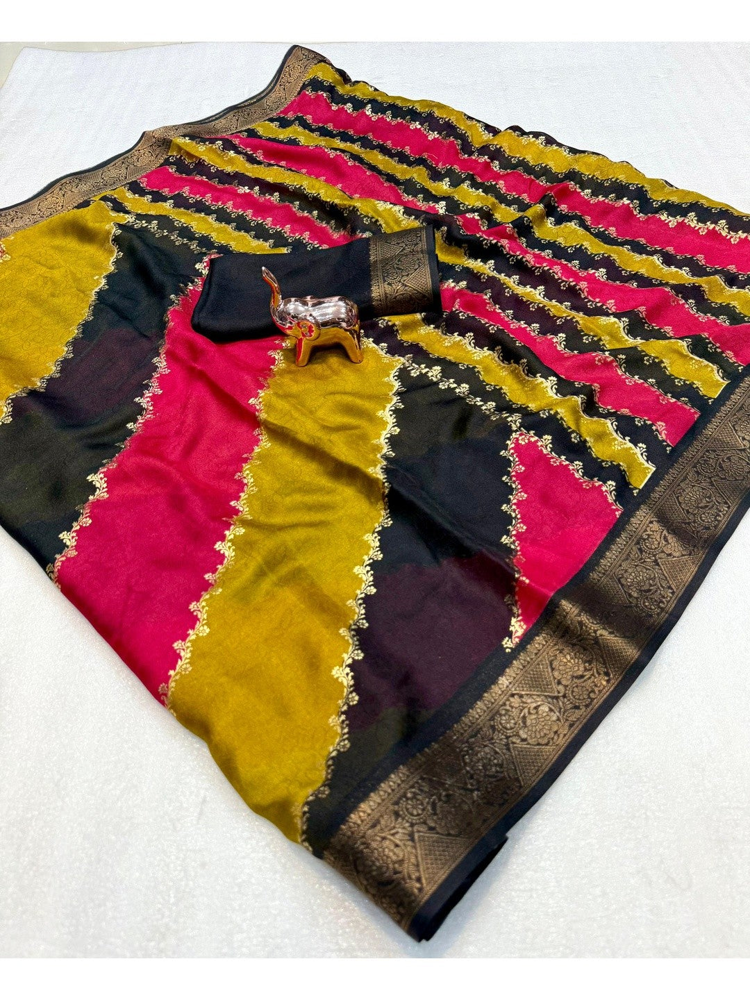 Elegant Multicolor Georgette Saree Featuring a Woven Zari Border - Image 3