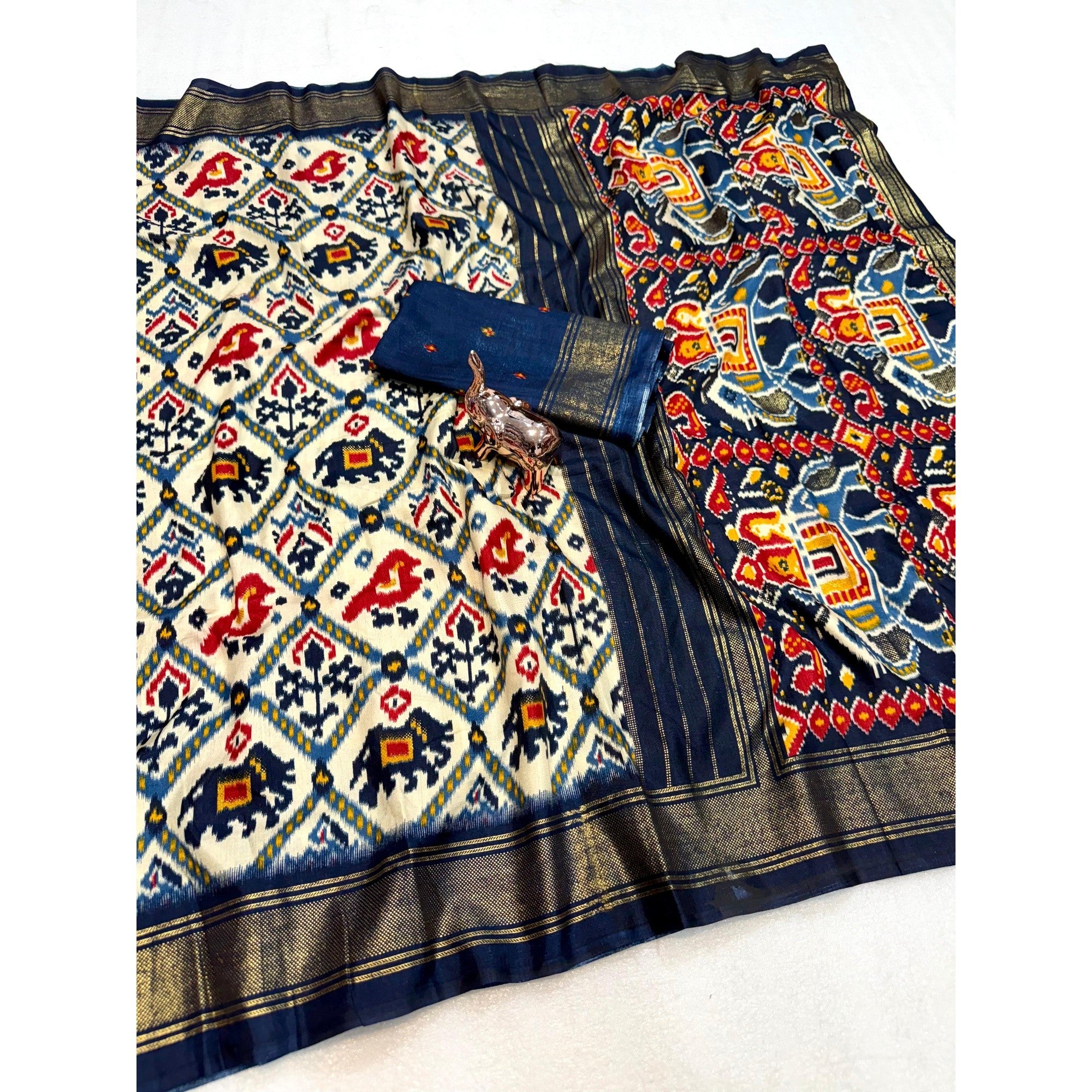 Elegant Cream & Blue Ikkat Print Dola Silk Saree with Elephant Motifs - Image 3
