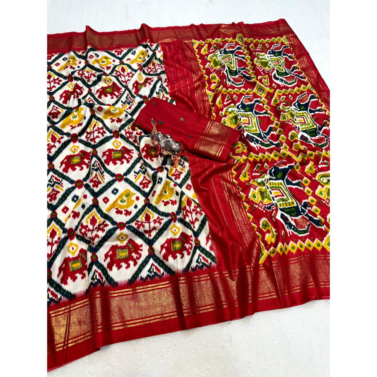 Elegant Cream & Red Ikkat Print Dola Silk Saree with Elephant Motifs - Image 2