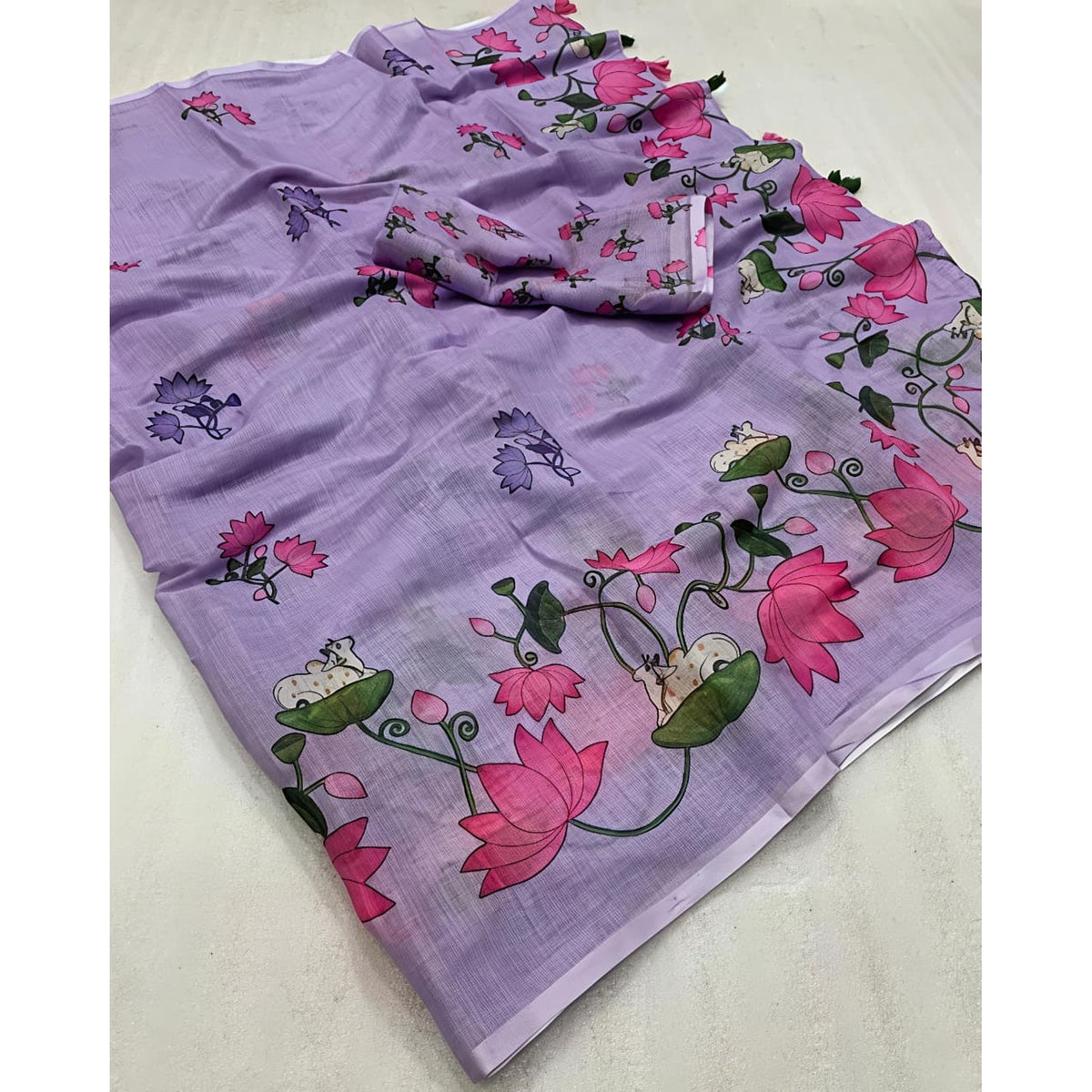 Elegant Lavender Pichwai Printed Linen Saree with Tassel Details - Image 5