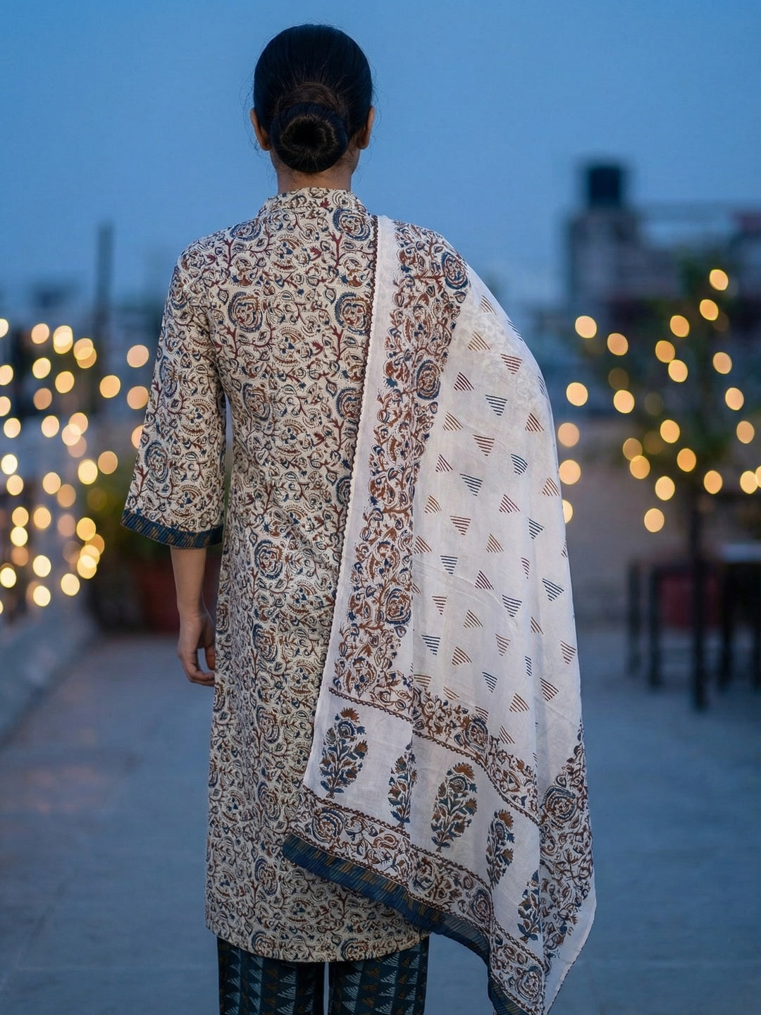 White Floral Print Pure Cotton Straight Fit Salwar Suit with Timeless Ethnic Appeal - Image 3