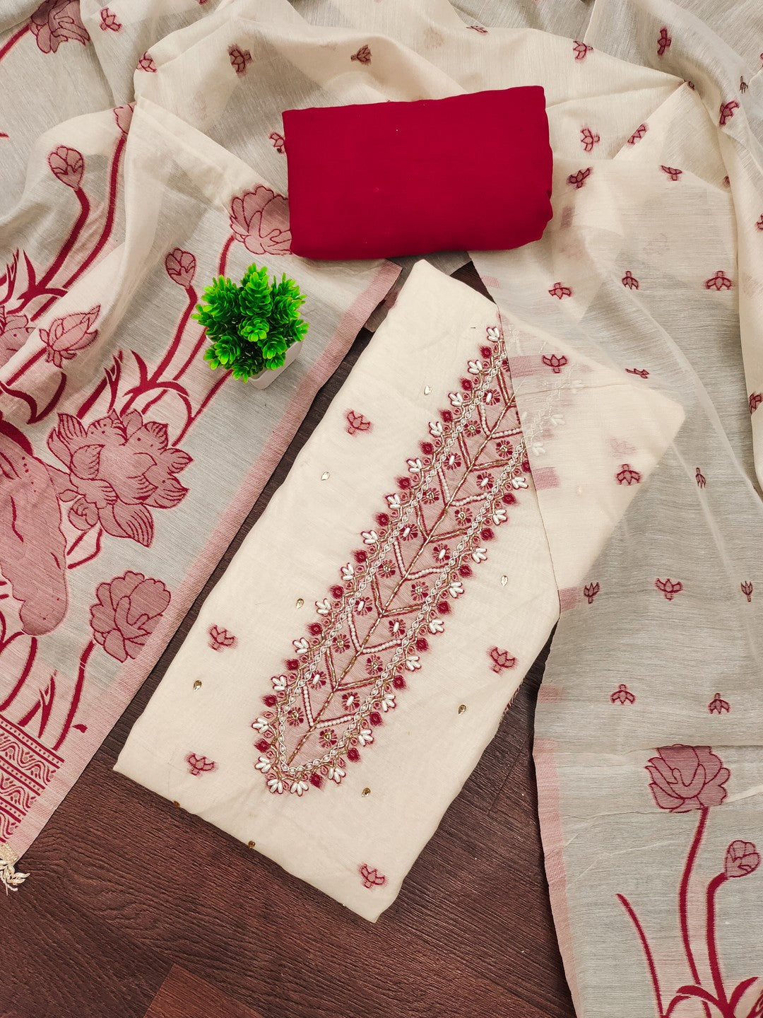 Charming Cream & Red Floral Weaving Banarasi Silk Dress Material Showcasing Refined Moti Handwork - Image 3