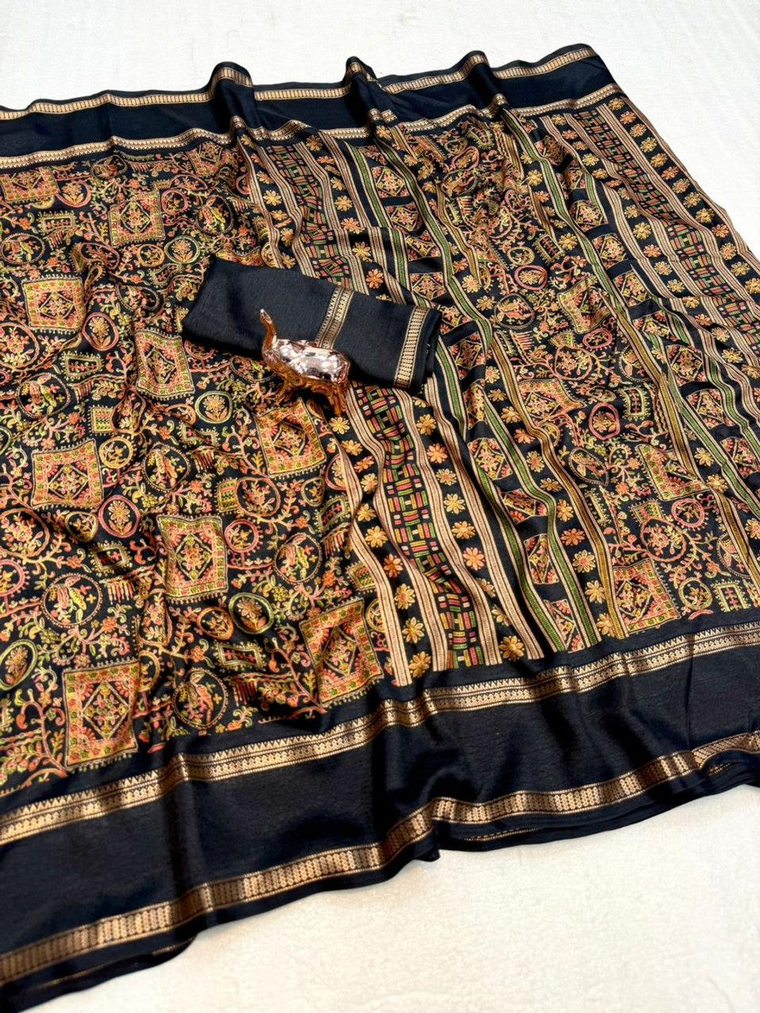 Elegant Black Tussar Silk Saree Featuring Traditional Zari Detailing - Image 2