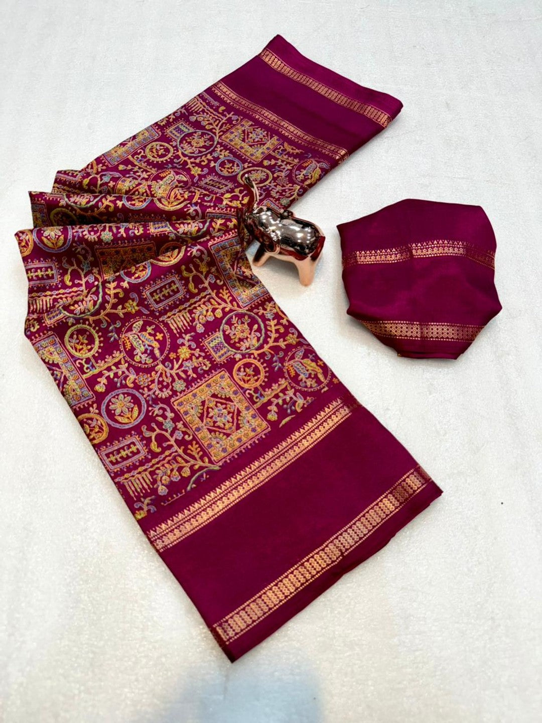 Elegant Magenta Tussar Silk Saree Featuring Traditional Zari Detailing - Image 3
