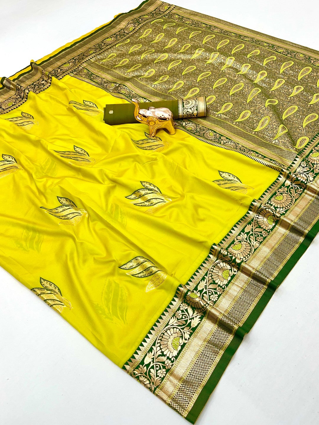 Lemon Yellow Authentic Banarasi Silk Saree with Fine Floral Zari Work for Festive Wear - Image 3