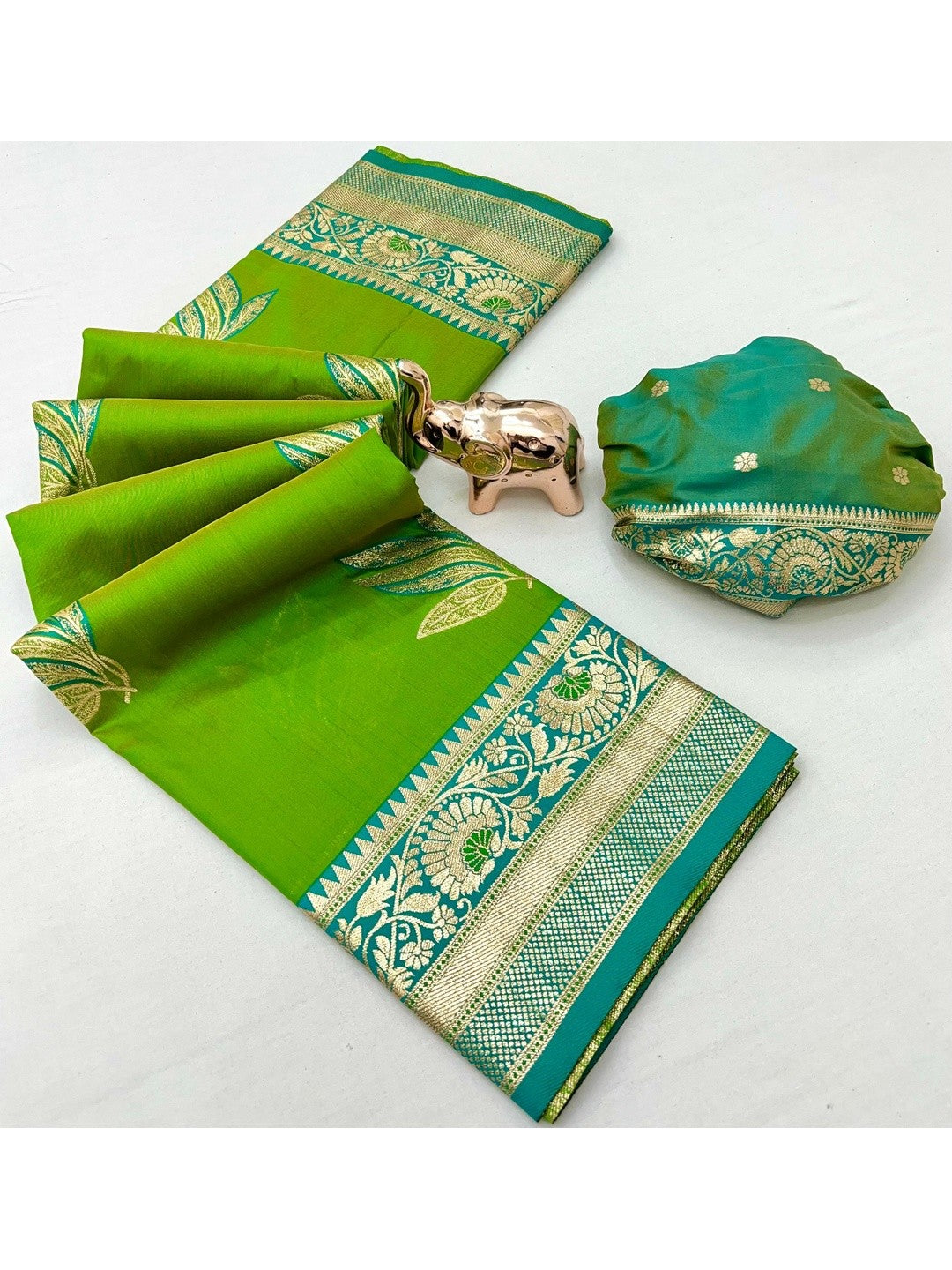 Green Authentic Banarasi Silk Saree with Fine Floral Zari Work for Festive Wear - Image 2