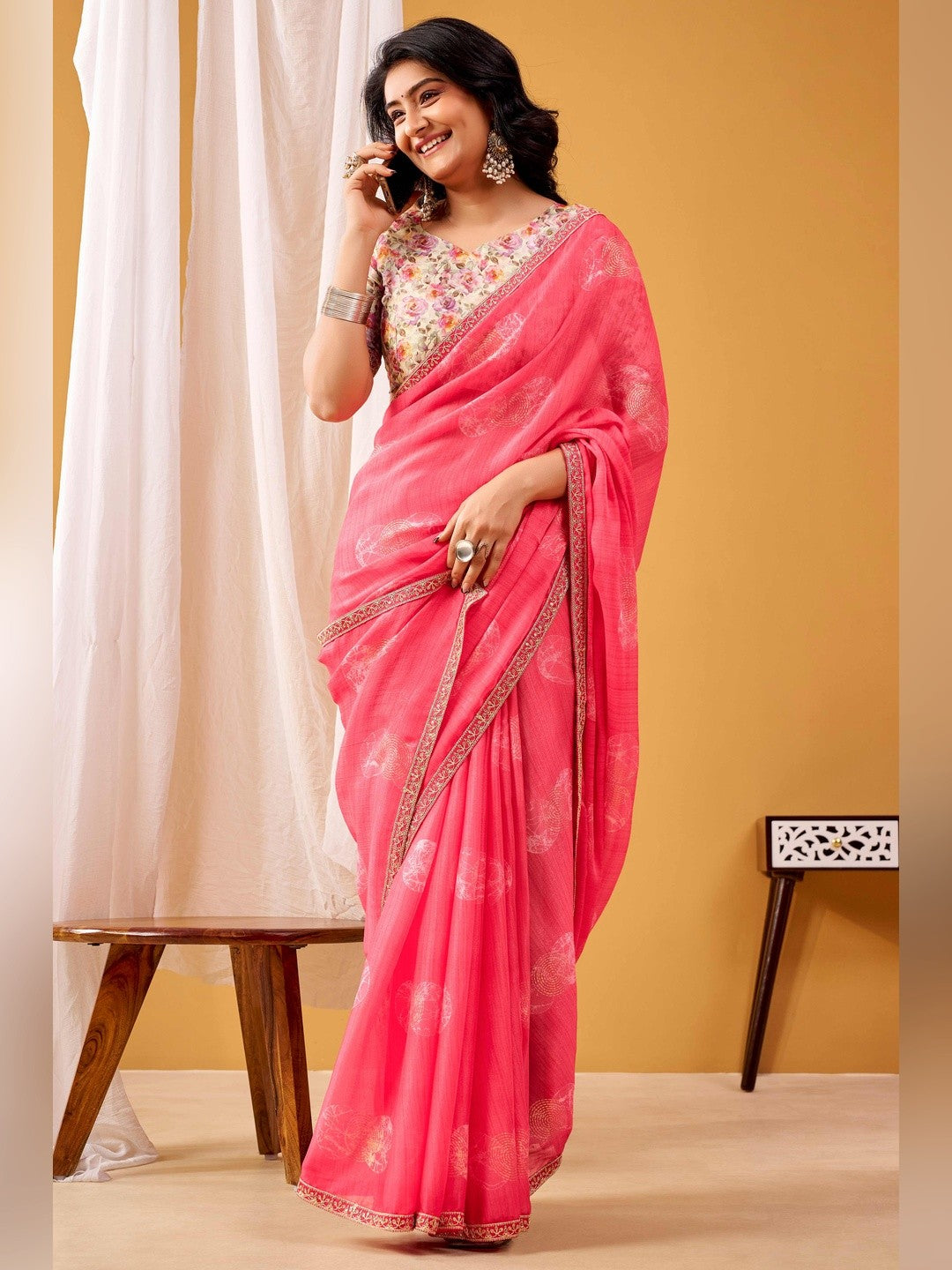Charming Pink Foil Printed Chiffon Saree With Intricate Sequins Embroidered Border Finish - Image 3