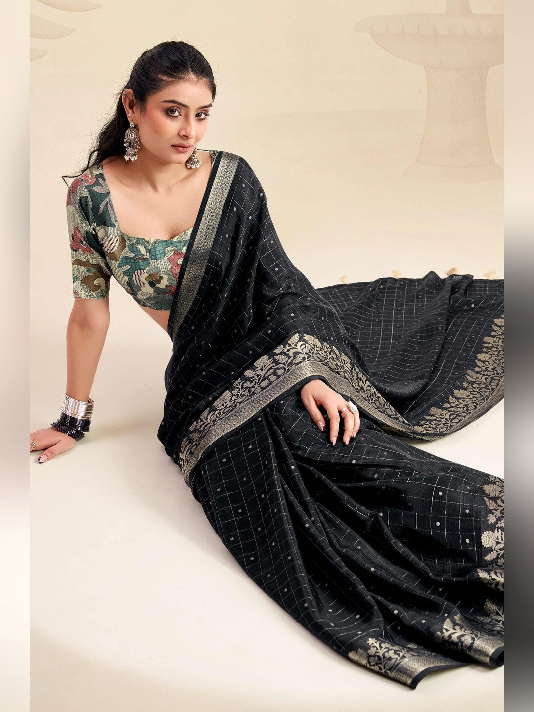 Refreshing Black Floral Weaving Chinon Jacquard Saree With Artful Tassel Pallu Accent - Image 2