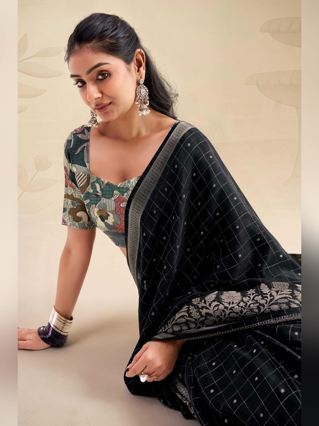 Refreshing Black Floral Weaving Chinon Jacquard Saree With Artful Tassel Pallu Accent - Image 4