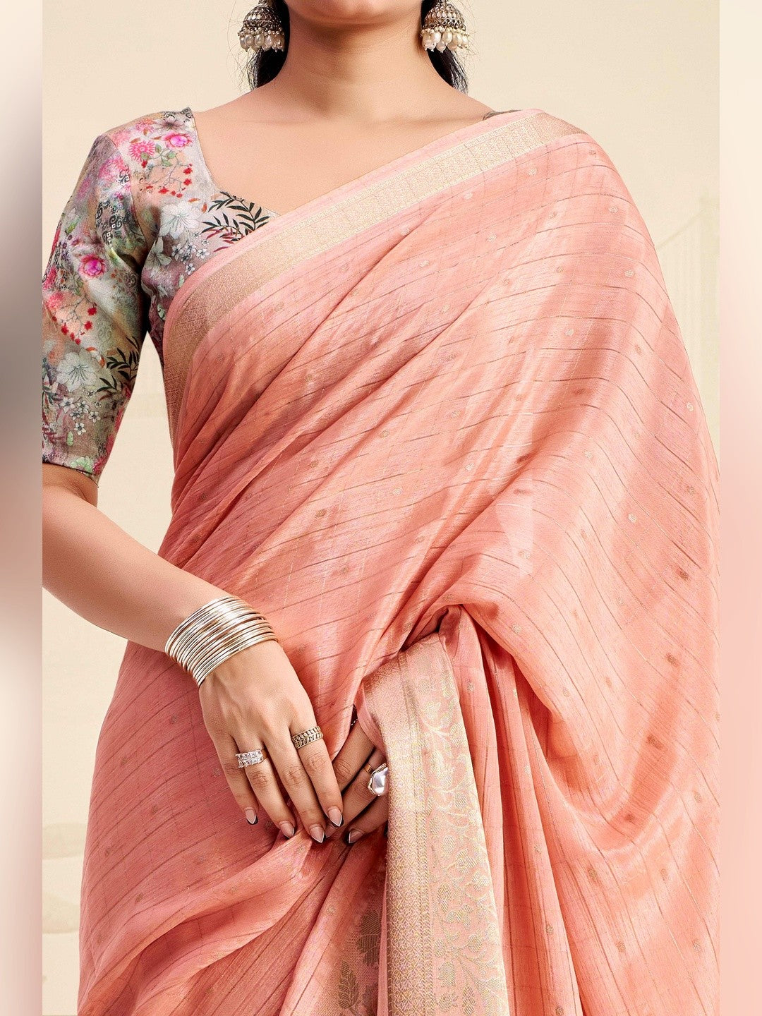Refreshing Peach Floral Weaving Chinon Jacquard Saree With Artful Tassel Pallu Accent - Image 2