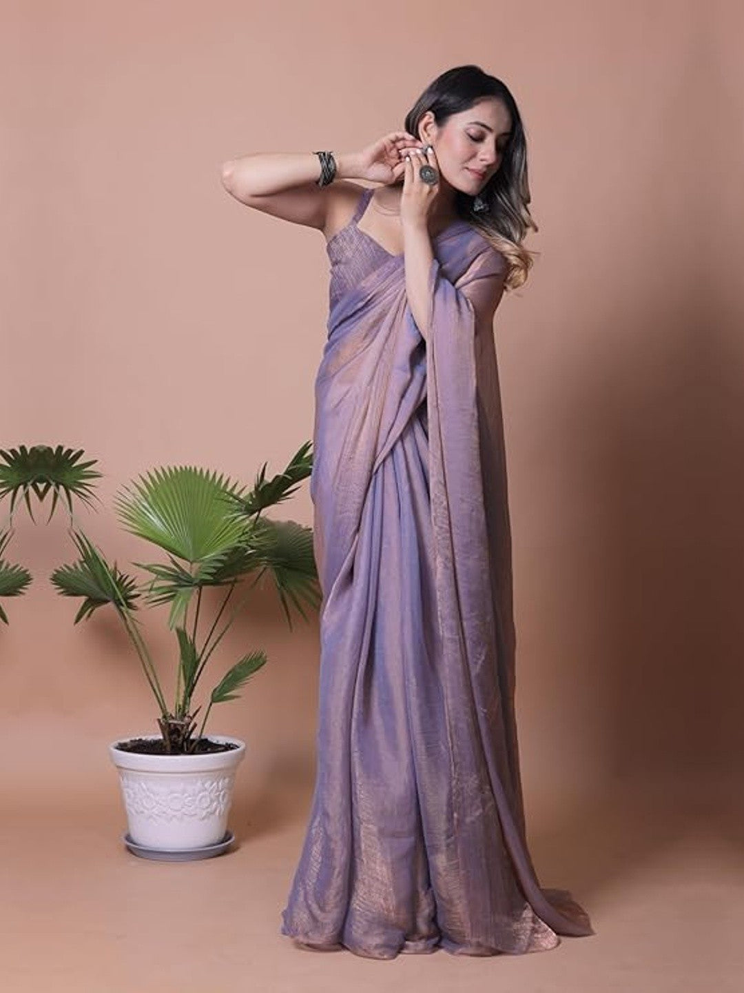 Elegant Lavender Solid Chiffon Saree with Lightweight Drape - Image 4