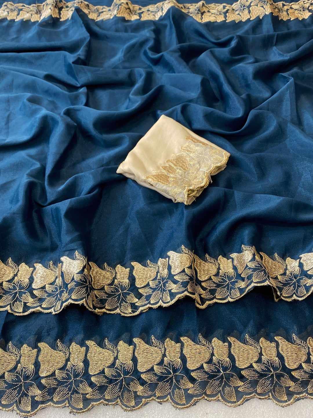 Elegant Blue Solid Georgette Saree Highlighted With A Delicate Floral Embroidered Border - Image 3