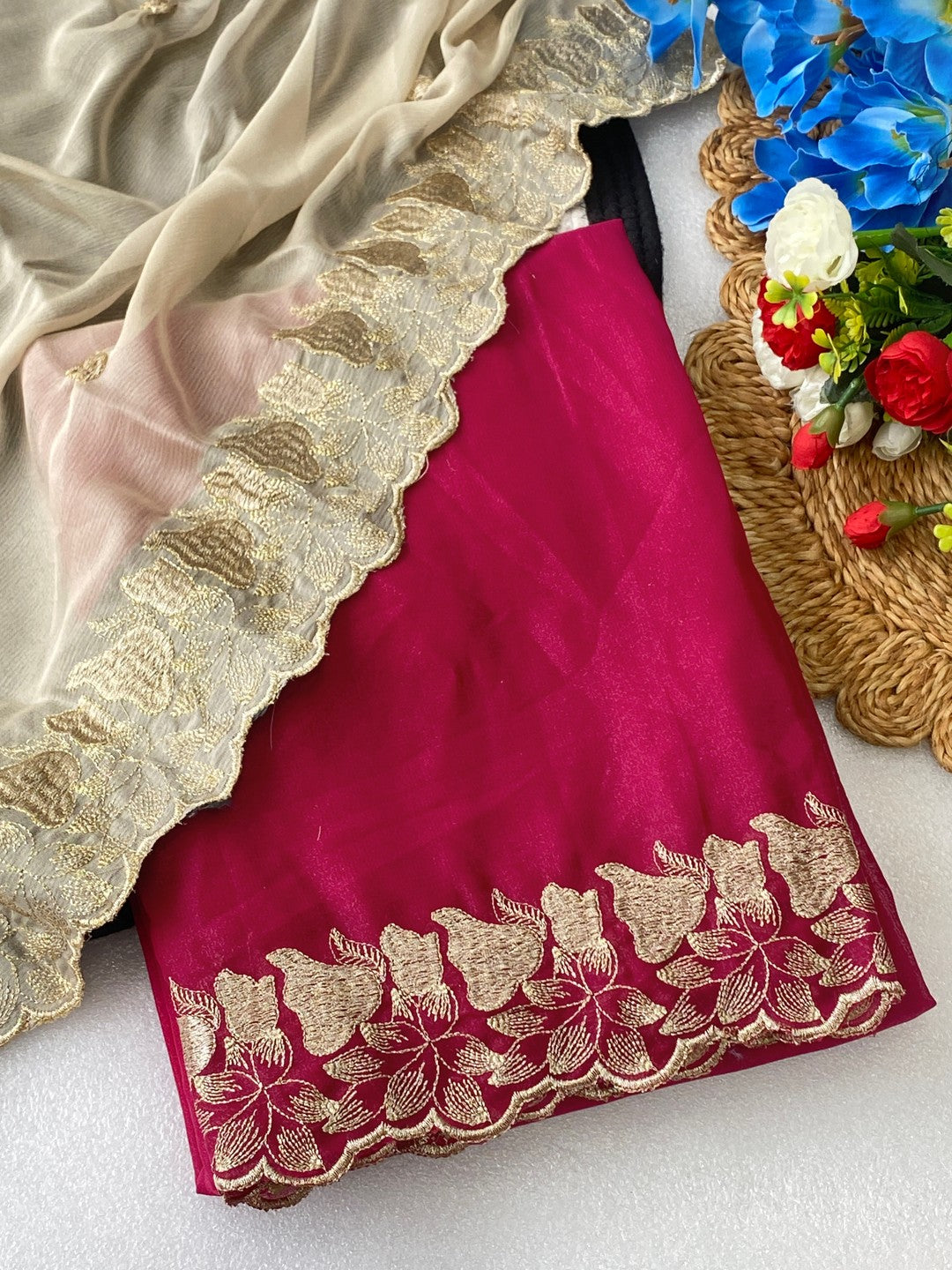 Elegant Pink Solid Georgette Saree Highlighted With A Delicate Floral Embroidered Border - Image 4