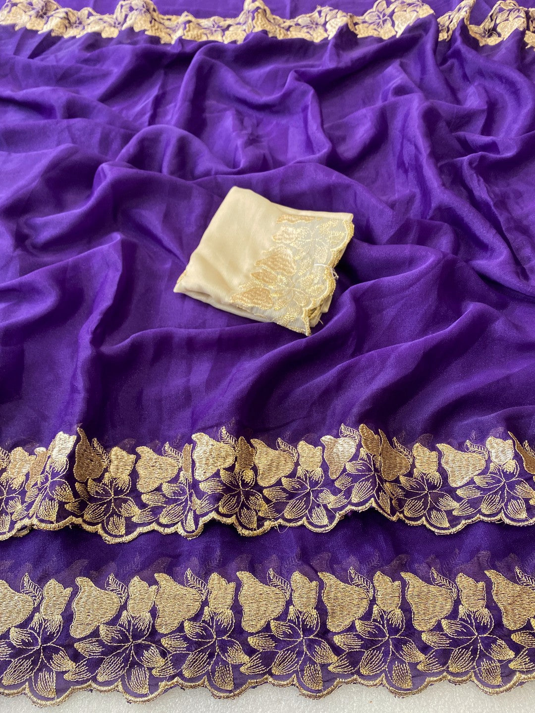 Elegant Purple Solid Georgette Saree Highlighted With A Delicate Floral Embroidered Border - Image 3