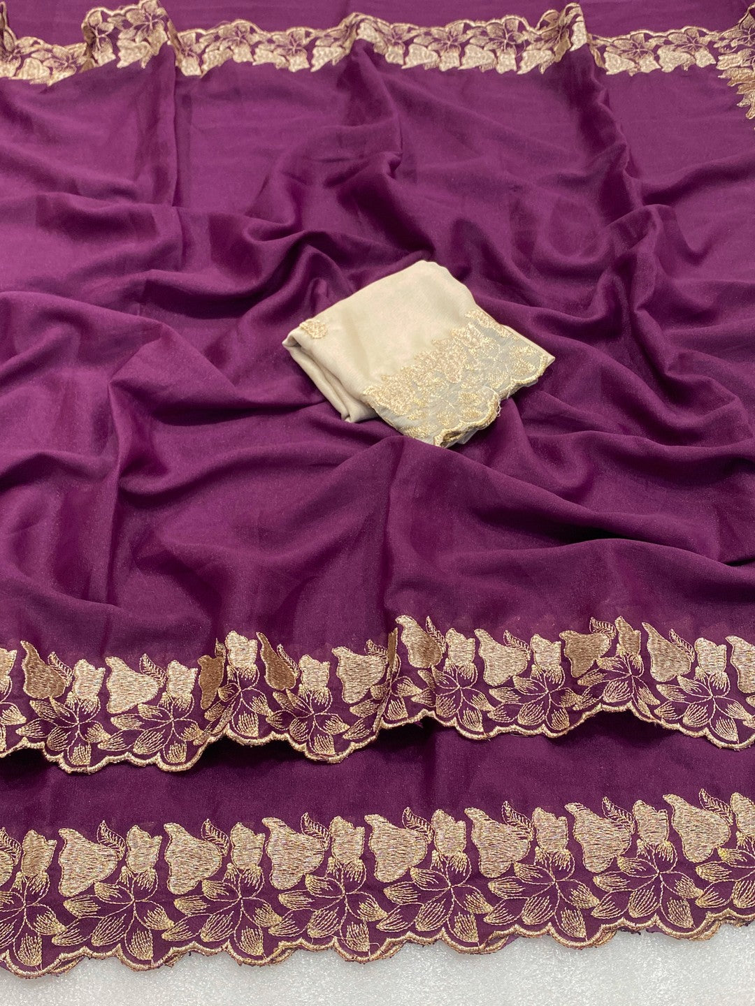Elegant Wine Solid Georgette Saree Highlighted With A Delicate Floral Embroidered Border - Image 4