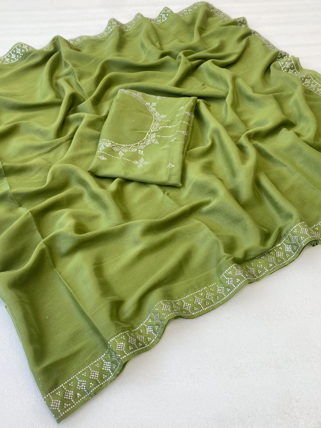 Exquisite Emerald Green Solid Georgette Saree Adorned With Luxurious Swarovski Crystal Border Work - Image 2