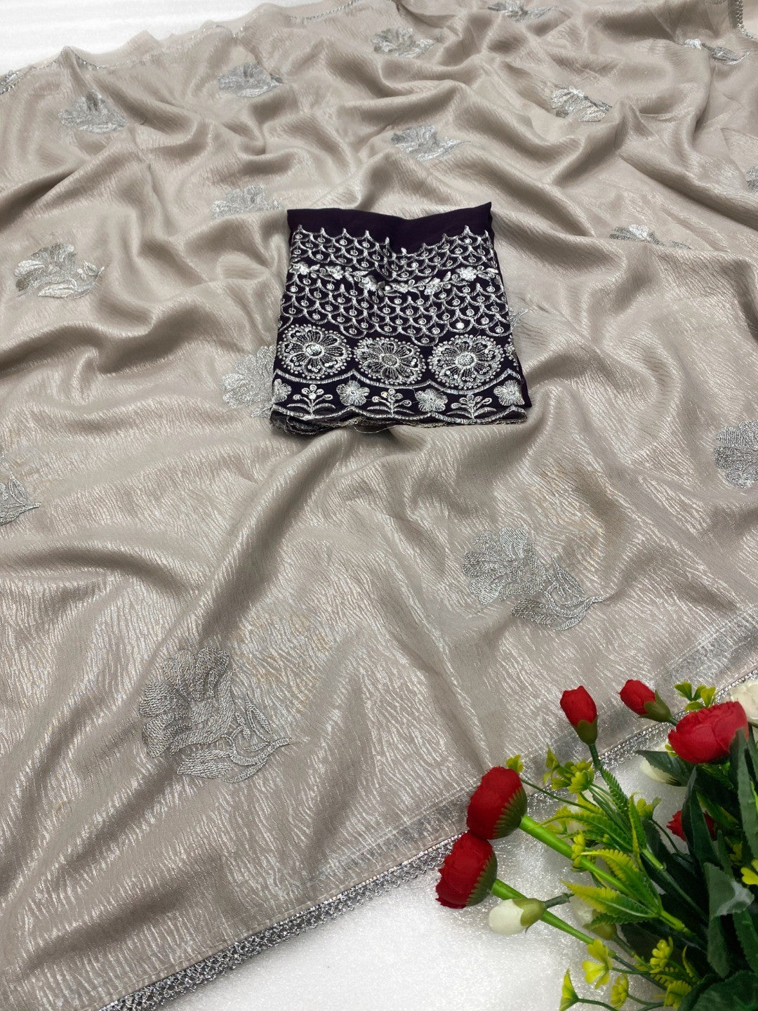 Charming Grey Chiffon Saree With Graceful Floral Embroidery & Fine Finish - Image 3