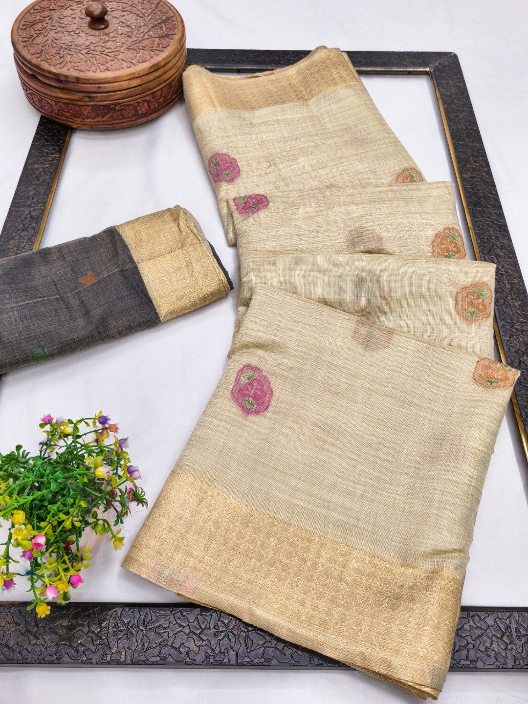 Elegant Beige Chanderi Silk Jamdani Woven Saree with Golden Border - Image 2