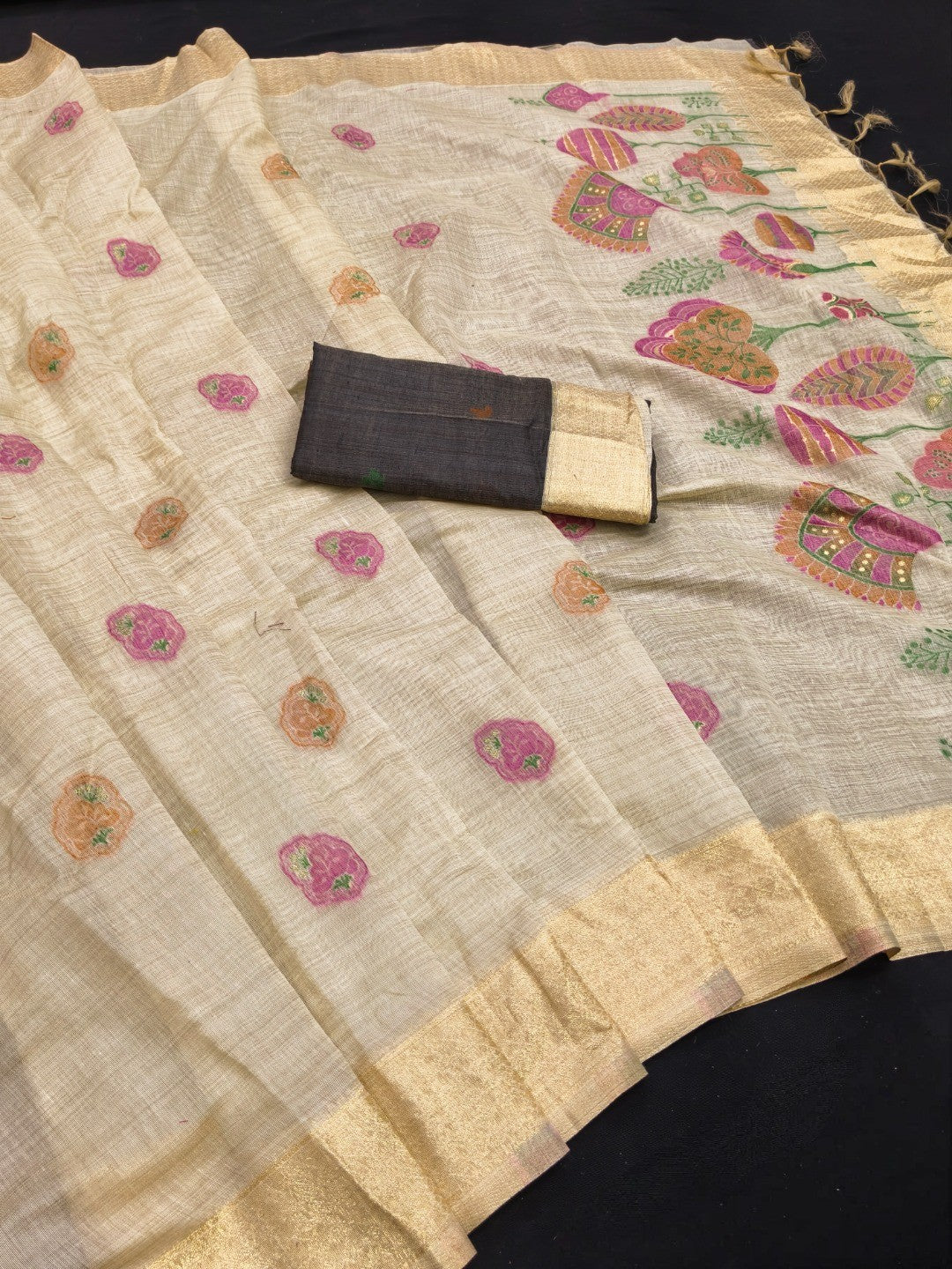 Elegant Beige Chanderi Silk Jamdani Woven Saree with Golden Border - Image 3