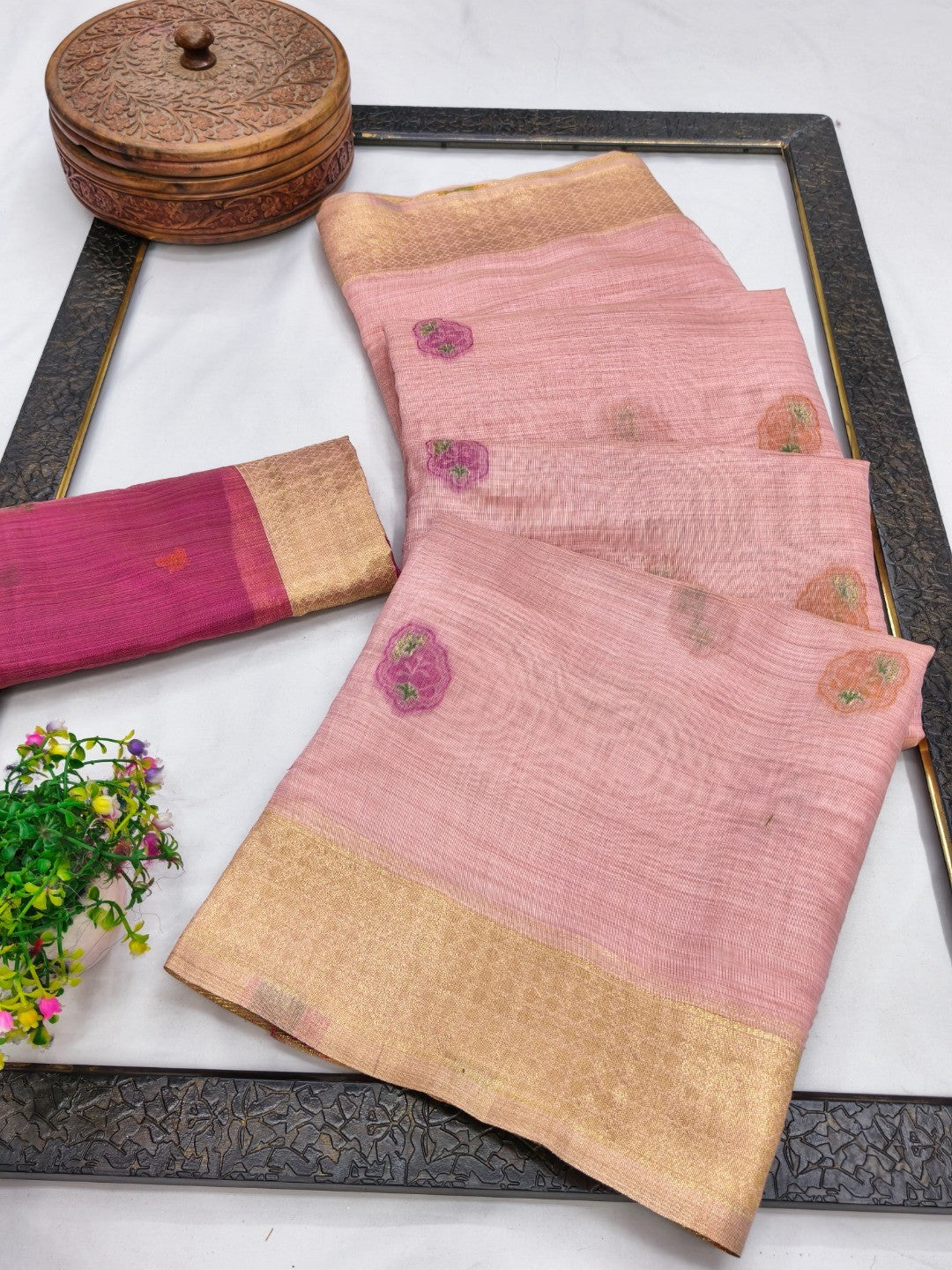 Elegant Peach Chanderi Silk Jamdani Woven Saree with Golden Border - Image 2