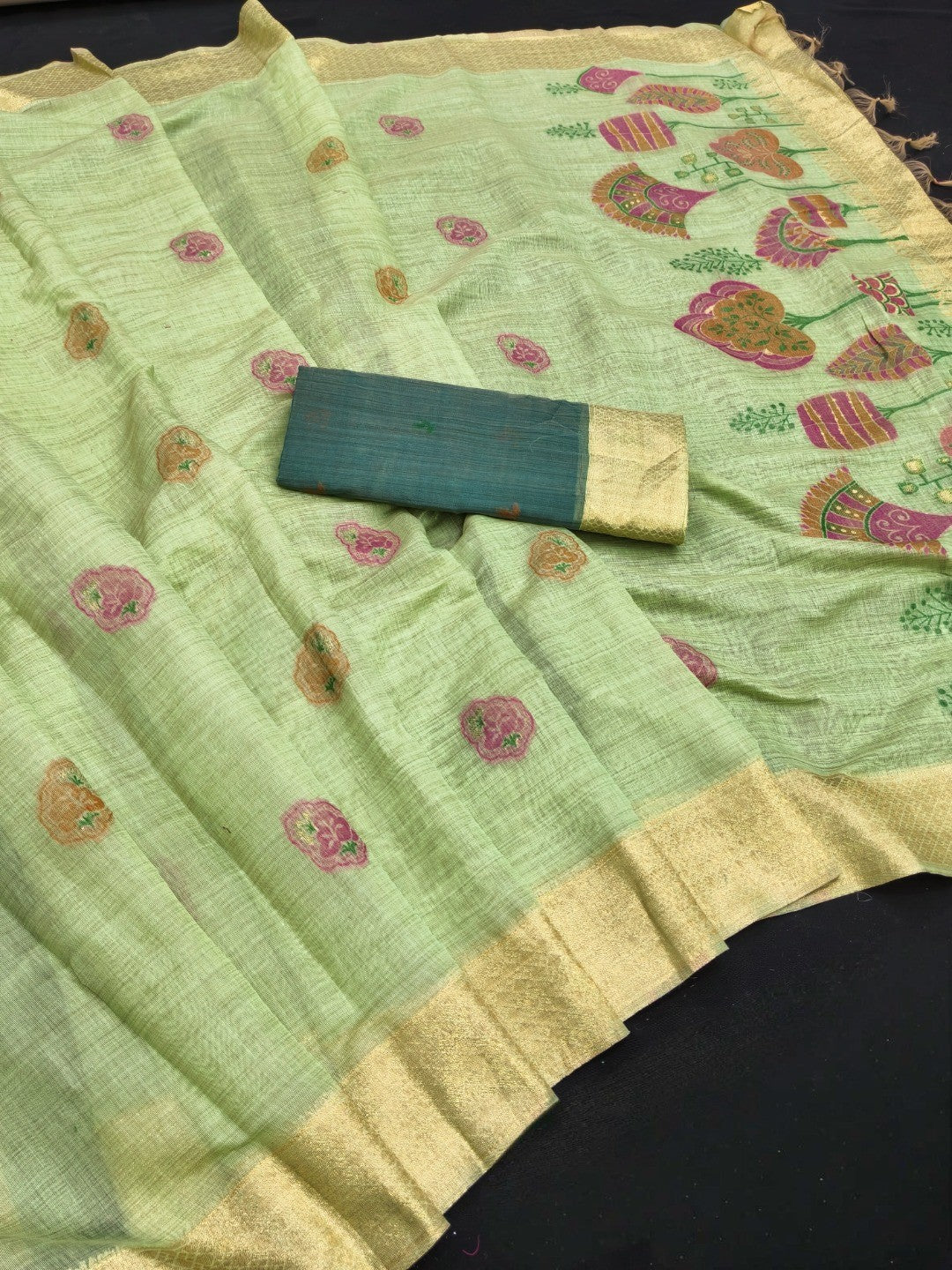 Elegant Green Chanderi Silk Jamdani Woven Saree with Golden Border - Image 2