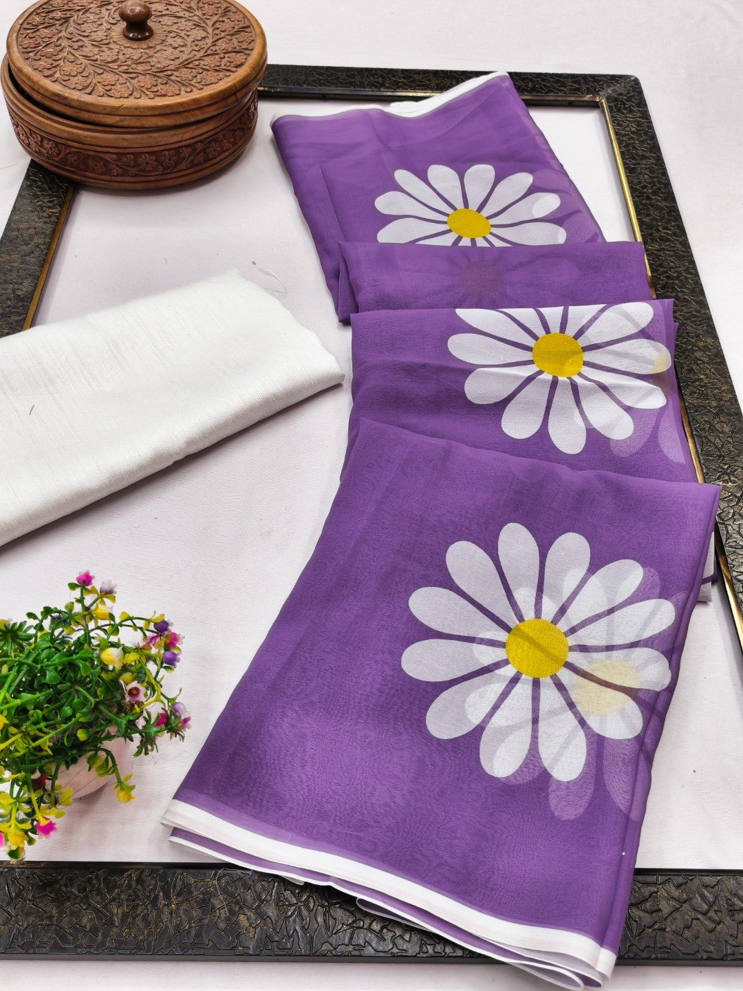 Purple Georgette Saree Featuring Delicate Floral Prints & Tassels Pallu - Image 3