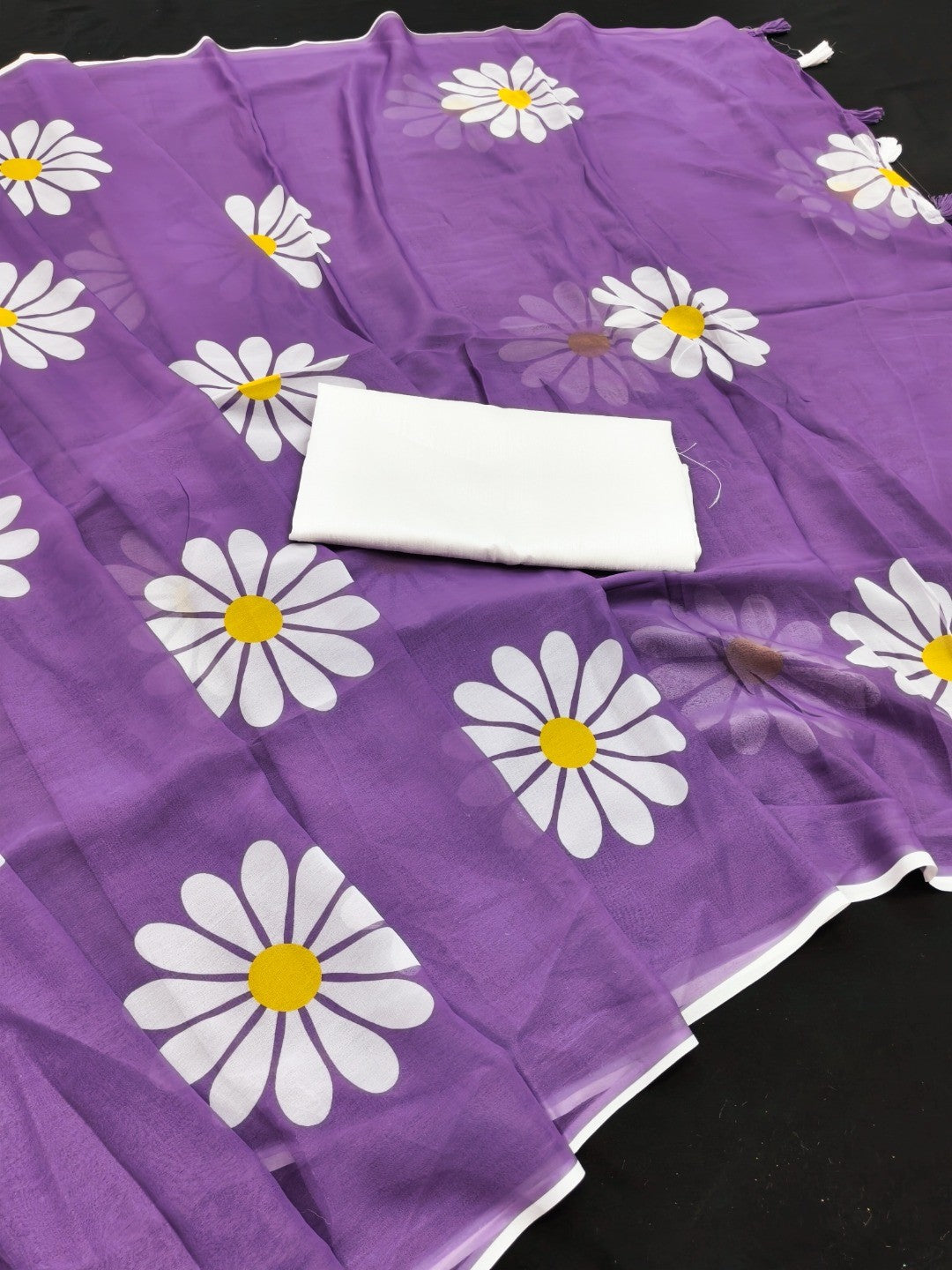 Purple Georgette Saree Featuring Delicate Floral Prints & Tassels Pallu - Image 2