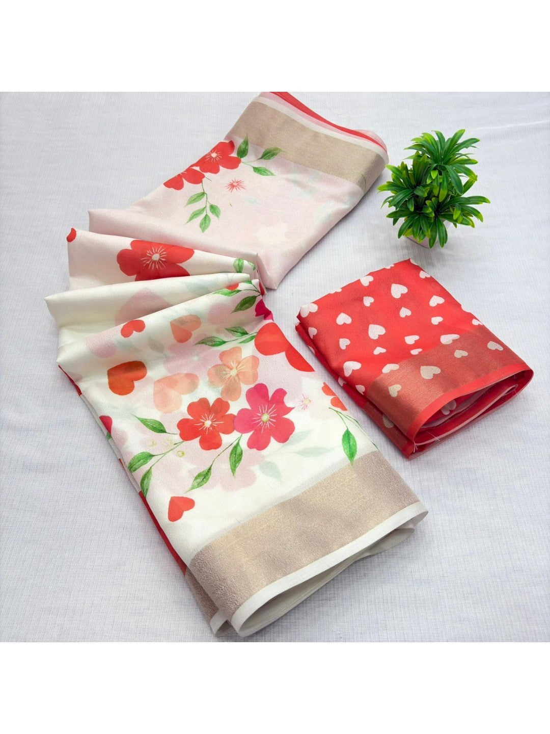 Elegant White Floral Printed Georgette Saree with Zari Border - Image 4