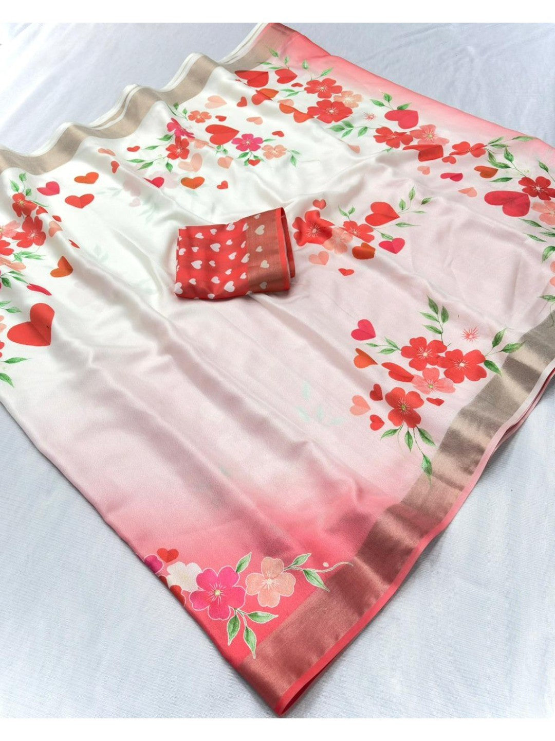 Elegant White Floral Printed Georgette Saree with Zari Border - Image 3