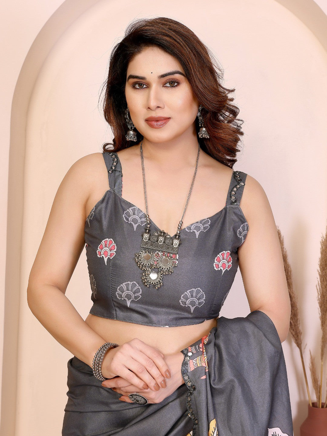 Grey Silk Blend Saree with Digital Print & Mirror Embellished Border - Image 4