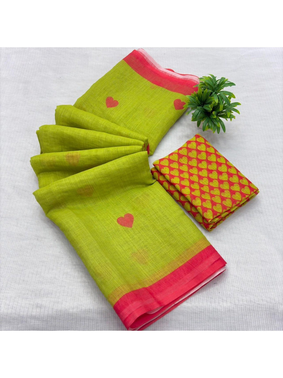 Green Digital Printed Linen Saree with Pink Heart Motifs - Image 3