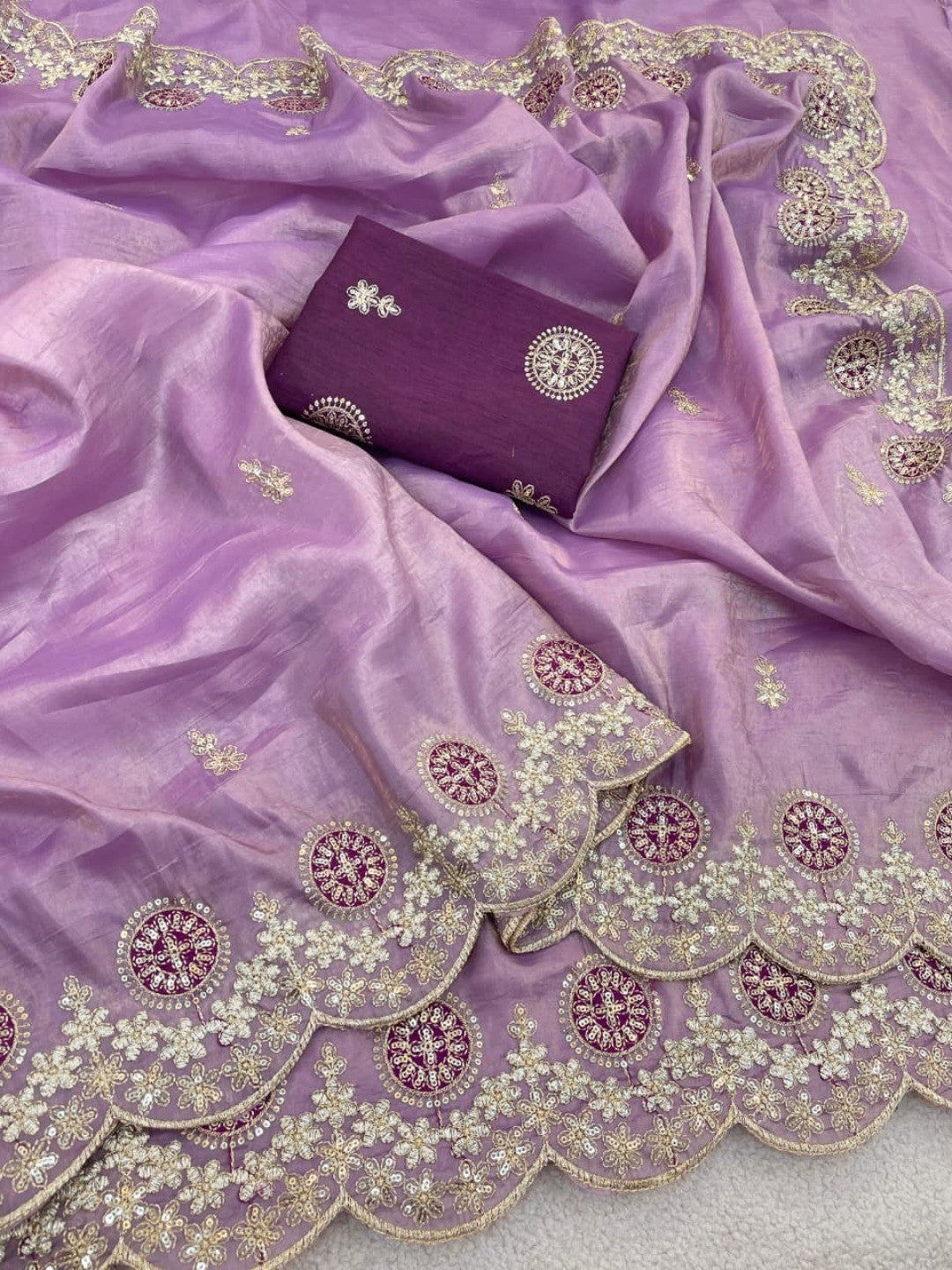 Lavender Charm Crunchy Saree with Premium Embroidered Border - Image 4