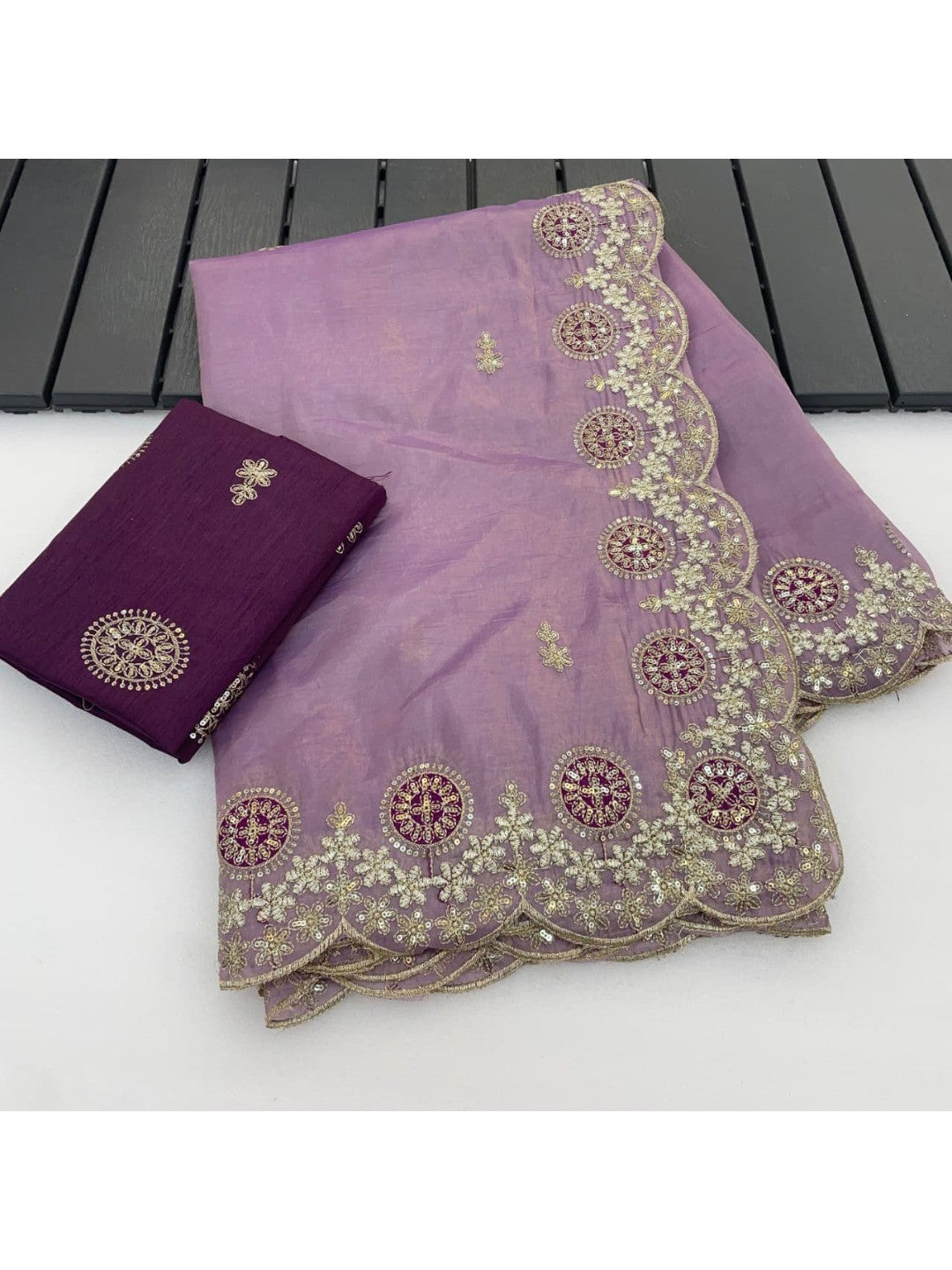 Lavender Charm Crunchy Saree with Premium Embroidered Border - Image 5