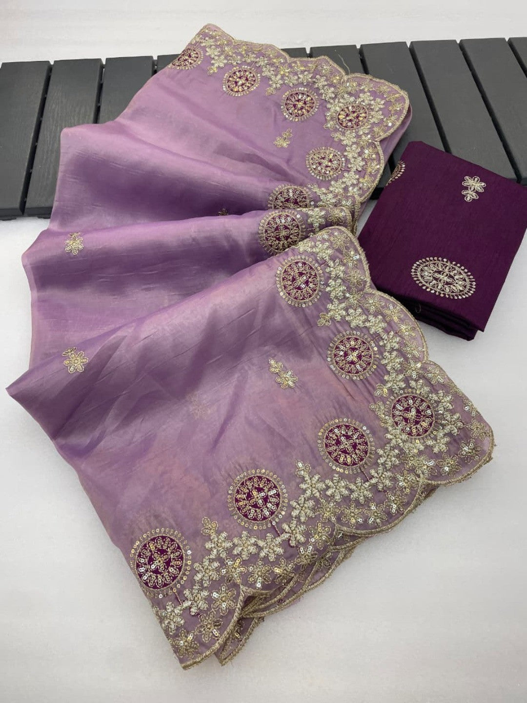 Lavender Charm Crunchy Saree with Premium Embroidered Border - Image 7