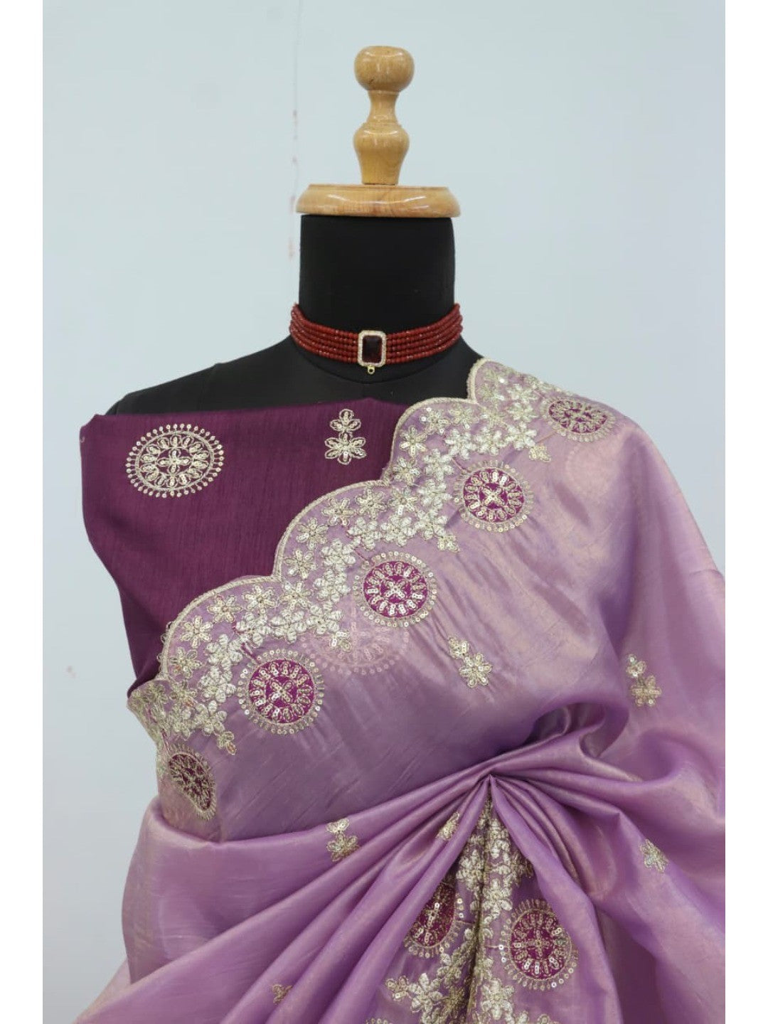 Lavender Charm Crunchy Saree with Premium Embroidered Border - Image 3