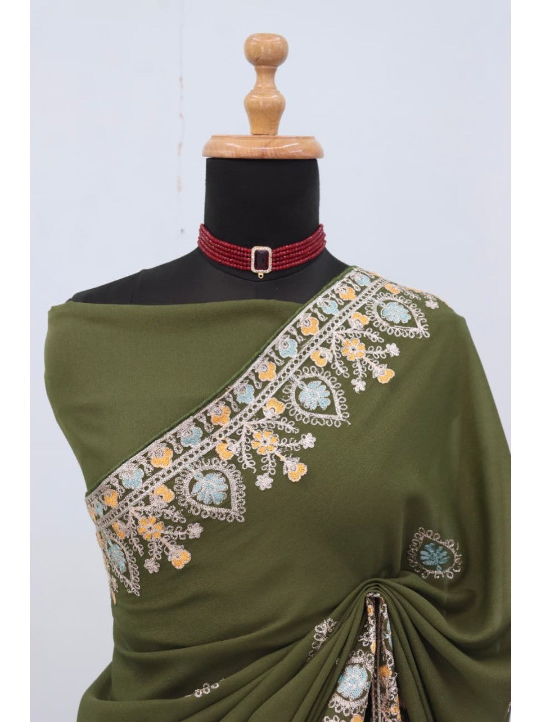 Graceful Mehendi Green Georgette Silk Saree with Premium Embroidered Work & Blouse - Image 4