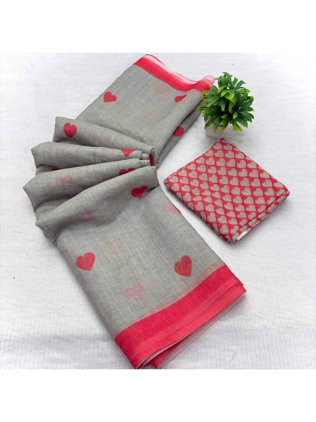 Grey Digital Printed Linen Saree with Pink Heart Motifs - Image 3